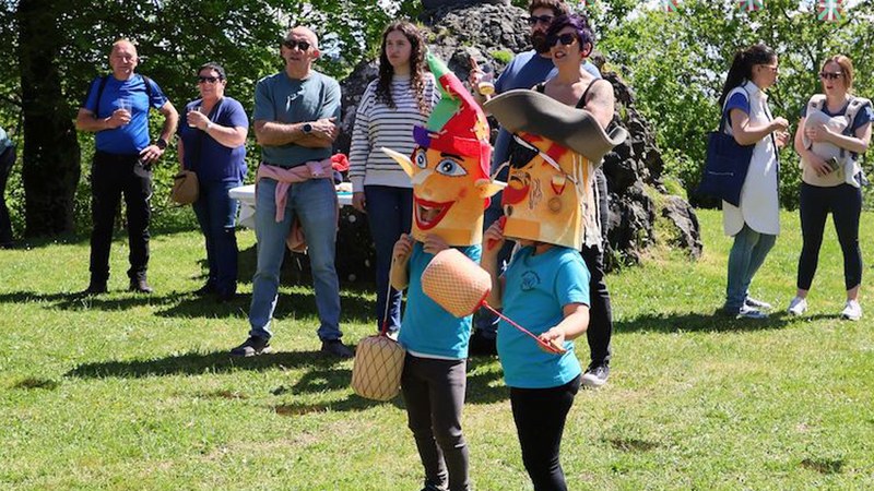 Asteburu borobila Santa Kurutzen