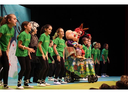 [ARGAZKI BILDUMA] Giro ederra Pirritx, Porrotx eta Marimototsen 'Bizi dantza' ikuskizunean