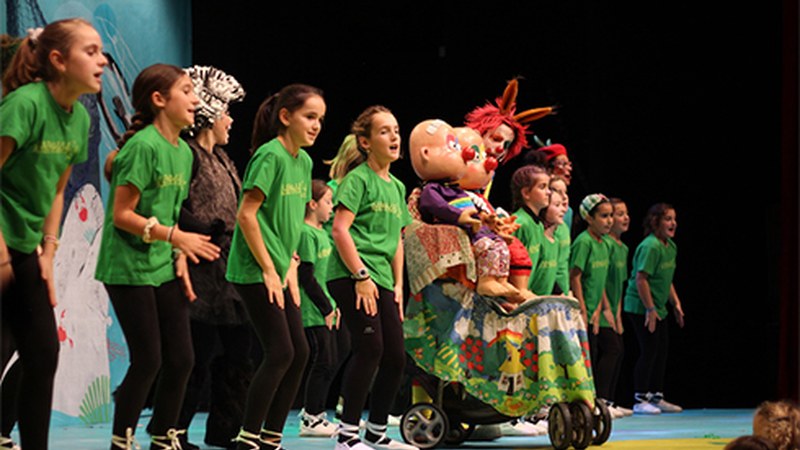 [ARGAZKI BILDUMA] Giro ederra Pirritx, Porrotx eta Marimototsen 'Bizi dantza' ikuskizunean