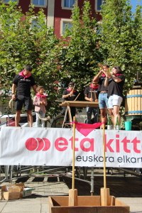 Giro ederrean joan zaigu ...eta kitto! jaiaren lehen zatia