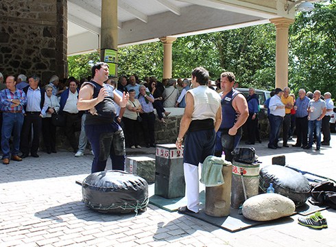 Giro ederrean ospatzen ari dira San Isidro eguna Arraten