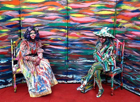 Giza-irudi bizidunen erakustaldiak ekin dio Eibarko Antzerki Jardunaldietako egitaraua