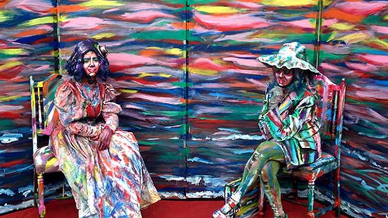 Giza-irudi bizidunen erakustaldiak ekin dio Eibarko Antzerki Jardunaldietako egitaraua