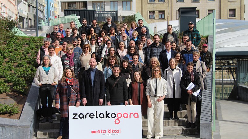 Gizarteratze kanpaina eta elkartearen webgune berria aurkeztu ditu …eta kitto! Euskara Elkarteak