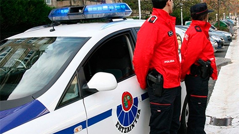 Gizon bat atxilotu dute etxe batean sartu eta lapurreta egin ondoren