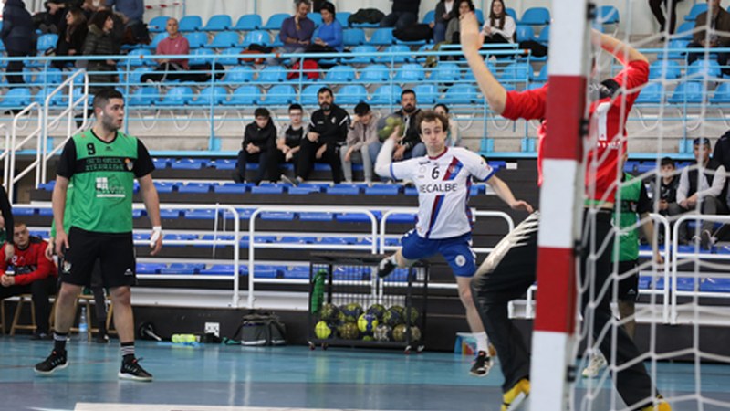 Gizonezkoen Eibar Eskubaloia laugarren postuari eusten ahaleginduko da zapatuan