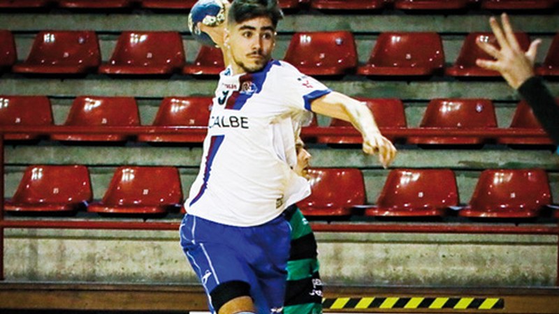 Gizonezkoen Mecalbe Eibar Eskubaloia gero eta sendoago laugarren postuan