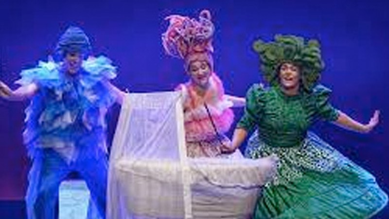 Glu Glu konpainiak “Loti ederrak. Filtrorik gabeko ipuina” antzezlana taularatuko du bihar