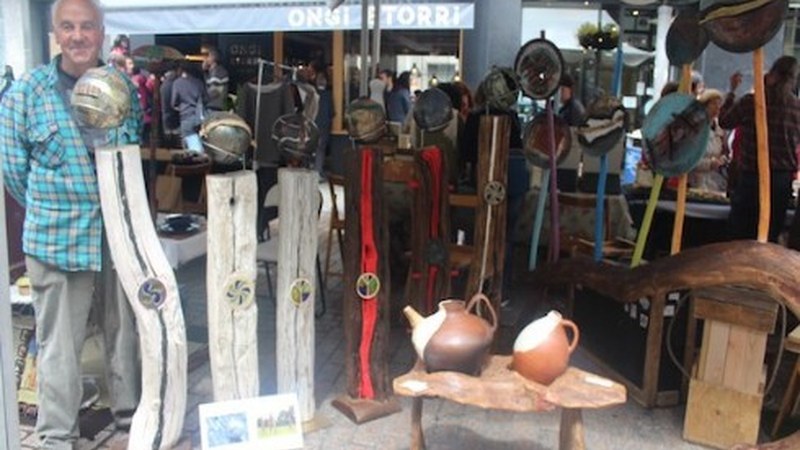 Goiz osoa beteko duen Artisau eta Baserritarren Azokarekin hasiko du eguna Euskal Jaiak