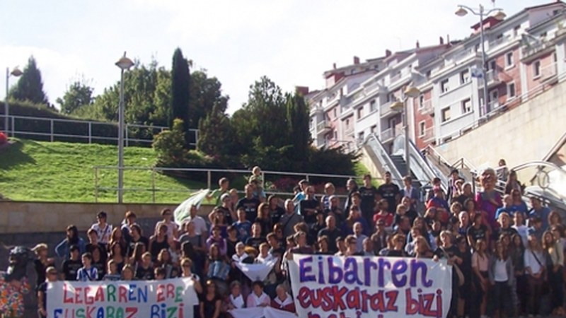Goiz osoan egongo da martxan Eibarren Euskaraz Bizi Nahi Dut azoka Untzagan
