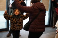 Goiza koko-eskean eman eta gero, arratsaldean herriko kaleetan kalejira egingo dute koko-marru eta dantzariek