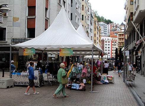 Goizean zabaldu dute Udako Merkealdien Azoka, eskaintza bereziekin
