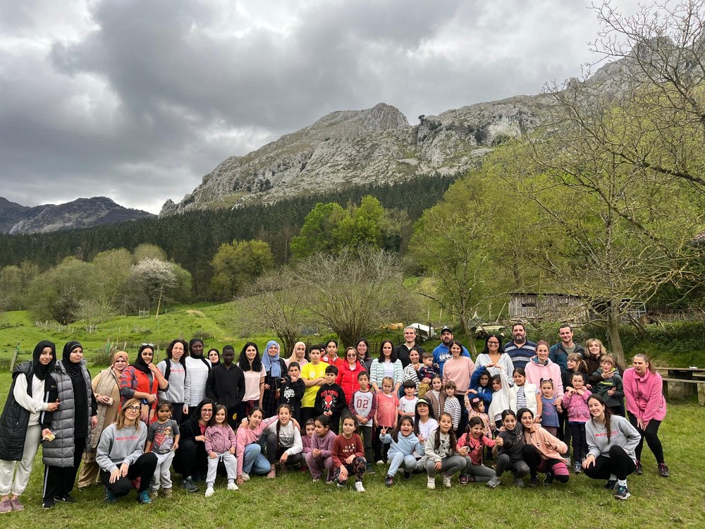 Goizpasa ederra egin zuten familia berbalagunek Alluitz Naturan