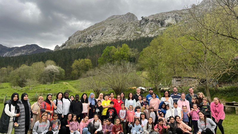 Goizpasa ederra egin zuten familia berbalagunek Alluitz Naturan