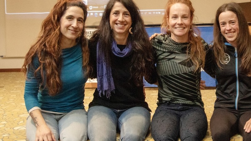 Gora bidean, baina bidean oraindik