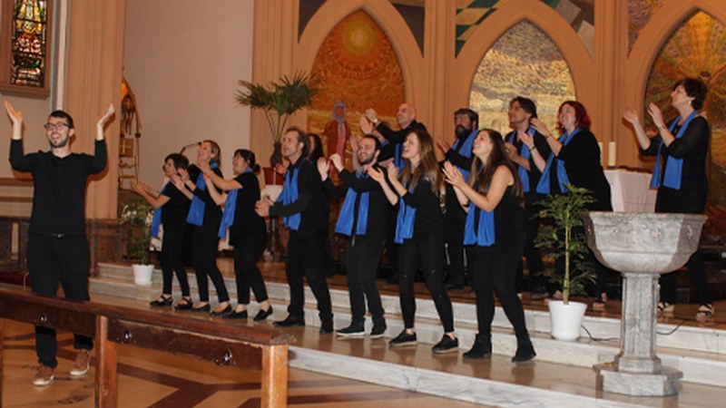 Gospel Bilbao taldeak poztasun eta itxaropen doinuak ekarri ditu Eibarrera San Pedro egunean ()