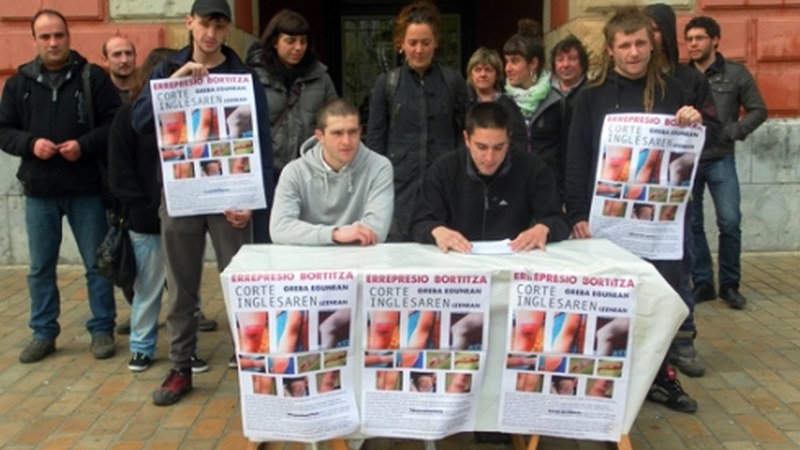 Greba egunean Ertzantzaren jokabidea salatzeko agerraldia egin dute