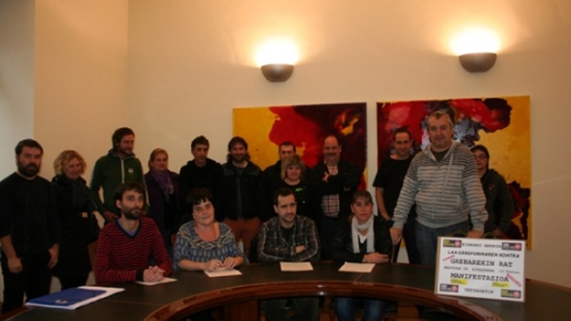 Grebarekin bat egin duten hainbat eragilek gaur arratsalderako manifestazioa deitu dute