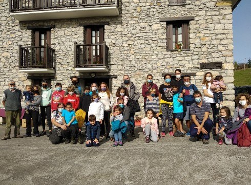 Guraso berbalagunek Mallabiko Estakua baserria bisitatu dute asteburuan