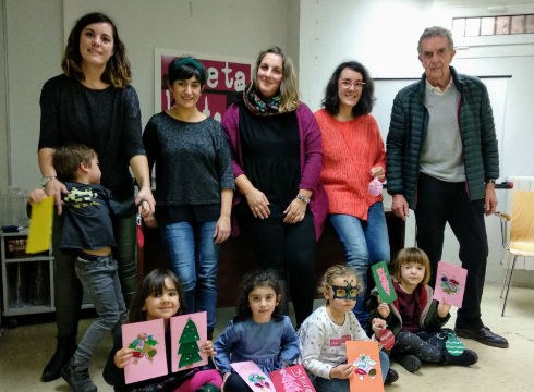 Gurasoak Berbetaneko guraso eta seme-alabek Gabonak prestatzen jardun dute