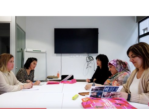 “Gurasoak ere eskolara” euskara ikastaroetan izena emateko epea zabalik