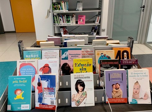 Gurasoei euren seme-alaben hezkuntza prozesuan laguntzeko gune berria liburutegian