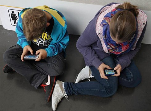 Gurasoentzat hainbat hitzaldi antolatu dituzte urritik azarora bitartean