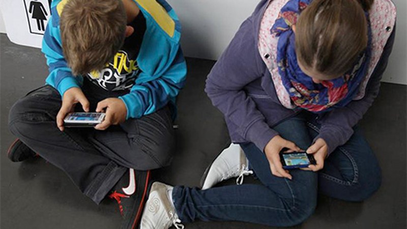 Gurasoentzat hainbat hitzaldi antolatu dituzte urritik azarora bitartean