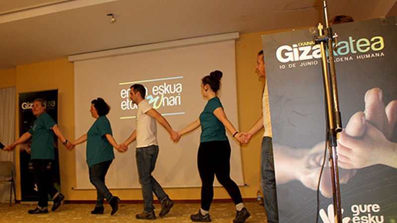 Gure Esku Dagok deituta ekainean osatuko den giza katerako izen-ematea zabalik dago