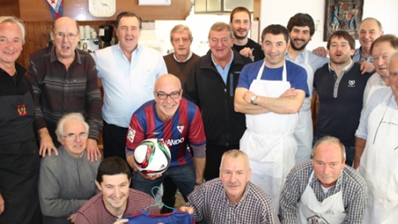 Gureak-eko beharginek ederto bazkaldu zuten zapatuan