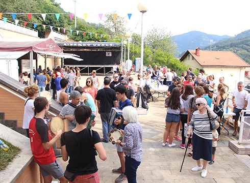 Gustora ospatu dituzte Legarre auzoko jaiak asteburuan