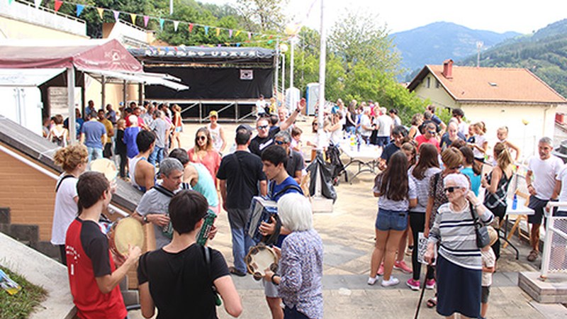 Gustora ospatu dituzte Legarre auzoko jaiak asteburuan