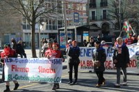 Gutxieneko pentsioak gutxieneko soldatarekin parekatzea eskatu zuten manifestazioan