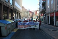 Gutxieneko pentsioak gutxieneko soldatarekin parekatzea eskatu zuten manifestazioan