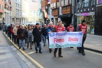 Gutxieneko pentsioak gutxieneko soldatarekin parekatzea eskatu zuten manifestazioan