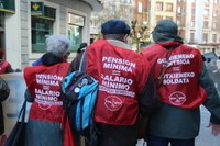 Gutxieneko pentsioak gutxieneko soldatarekin parekatzea eskatu zuten manifestazioan