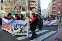 Gutxieneko pentsioak gutxieneko soldatarekin parekatzea eskatu zuten manifestazioan