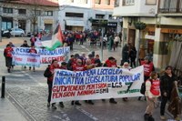 Gutxieneko pentsioak gutxieneko soldatarekin parekatzea eskatu zuten manifestazioan