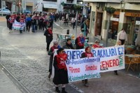 Gutxieneko pentsioak gutxieneko soldatarekin parekatzea eskatu zuten manifestazioan