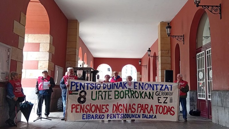 Gutxieneko pentsioak LGSarekin parekatzea eskatzeko manifestazioa egingo dute pentsiodunek maiatzaren 7an