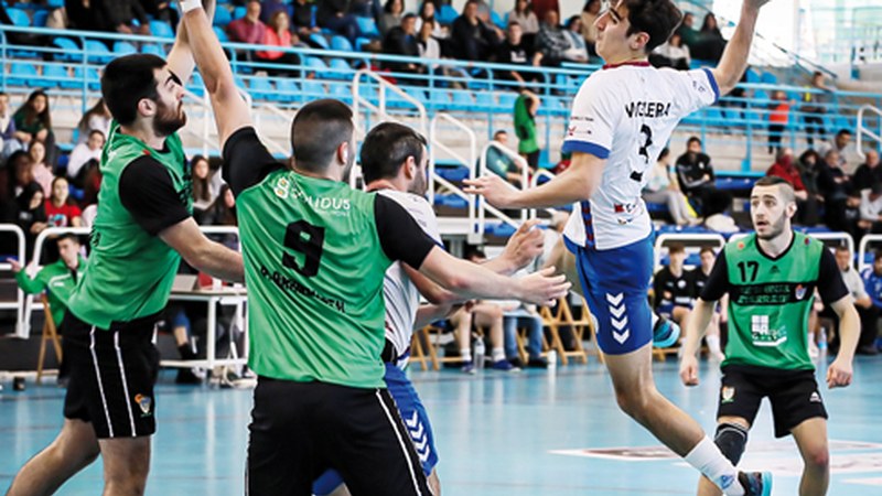 Gutxigatik baina galdu egin zuten Mecalbe Eibar Eskubaloi klubeko bi talde nagusiek