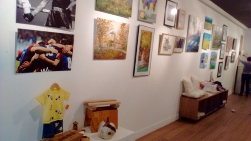 Hainbat artistaren lanak merke erosteko aukera gaurtik aurrera Topalekuan