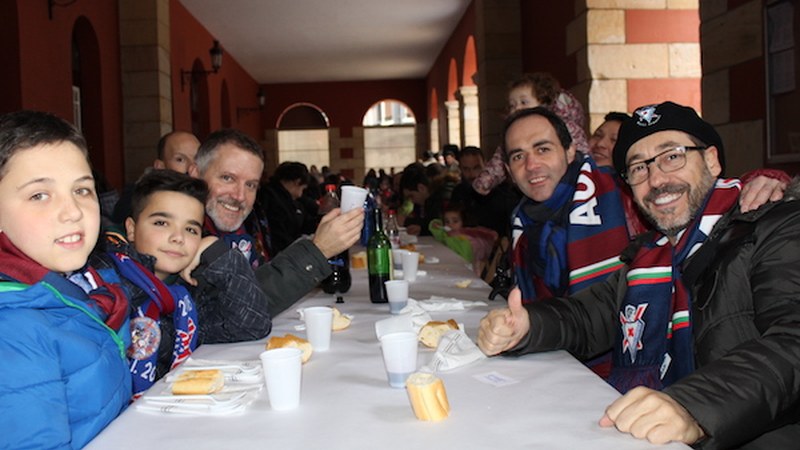 Haize Aroa-Eskozia La Brava bazkaria