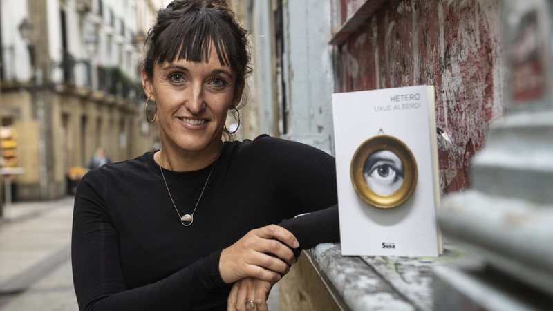 Uxue Alberdi, idazlea: “Idazketaren bitartez begiratzen diot munduari”