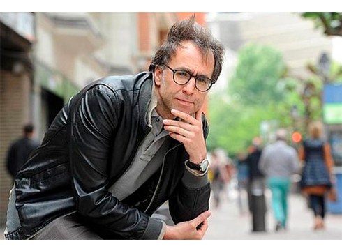 Harkaitz Cano, idazlea: “Errealitatea, fikzioaren tresnen bidez baino ezin da kontatu”