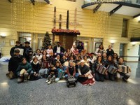 Harrera bero-beroa egin diegu Olentzero eta Mari Domingiri