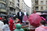 Harrera bero-beroa egin diegu Olentzero eta Mari Domingiri