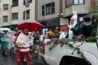 Harrera bero-beroa egin diegu Olentzero eta Mari Domingiri