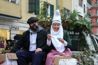 Harrera bero-beroa egin diegu Olentzero eta Mari Domingiri