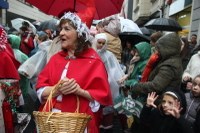 Harrera bero-beroa egin diegu Olentzero eta Mari Domingiri